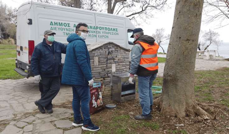 Αλεξανδρούπολη: Τοποθετήθηκαν ταΐστρες για τη σίτιση των αδέσποτων ζώων