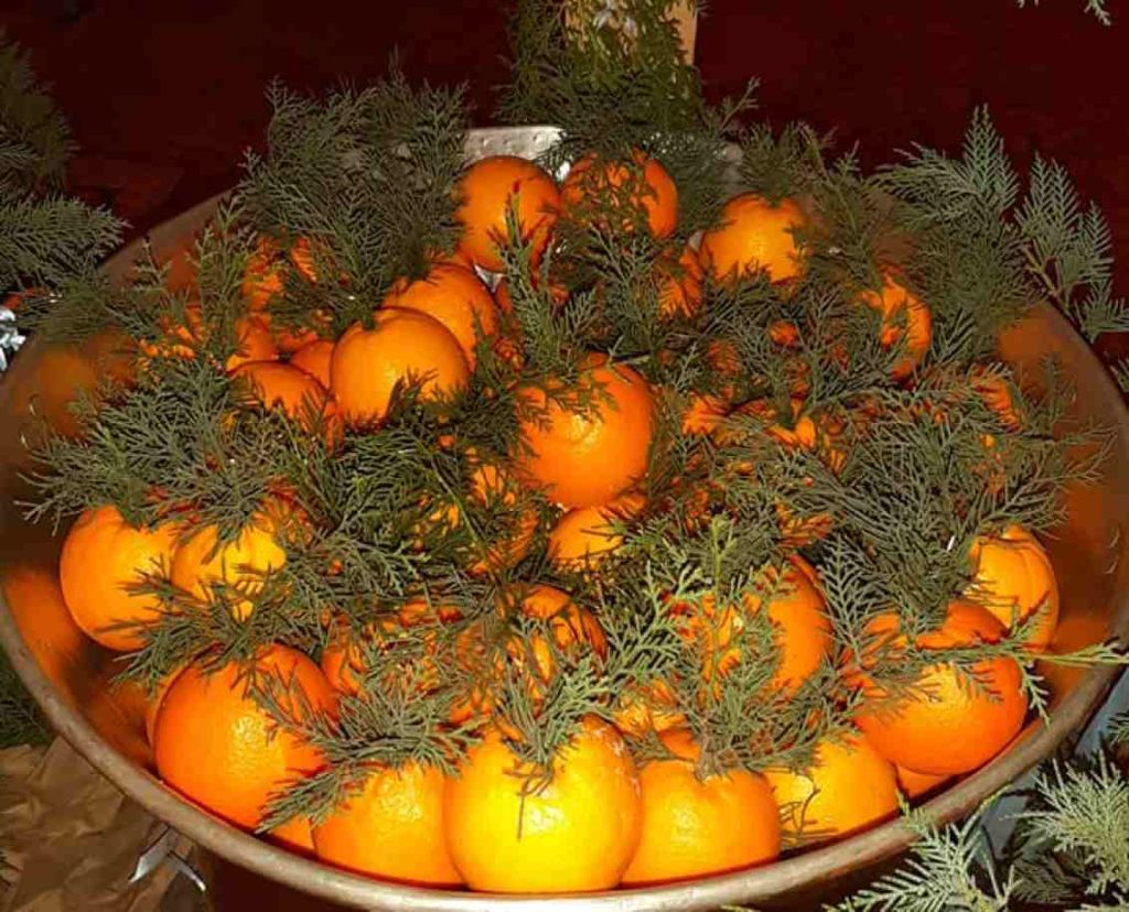 Σέρρες: Το έθιμο "Πορτοκάλι και Κυπαρίσσι" στον Ιερό Ναό Αγίας Παρασκευής Σιδηροκάστρου