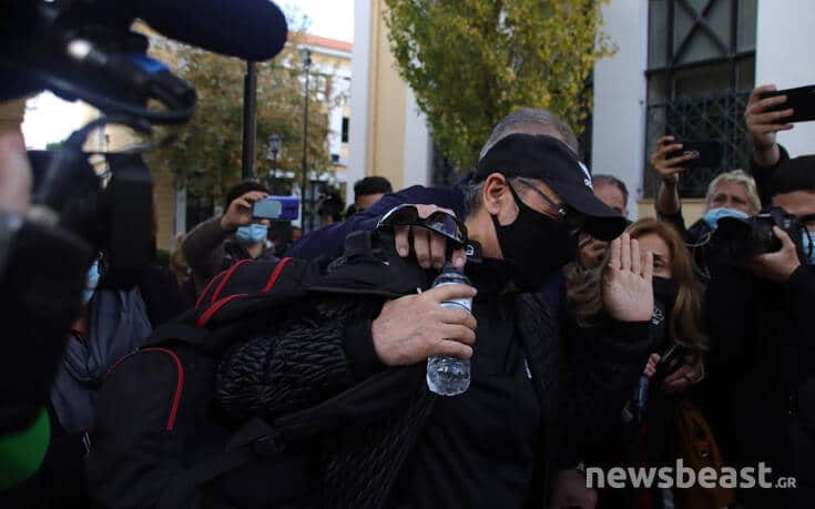 Ελεύθερος μέχρι τις 2 Δεκεμβρίου που θα δικαστεί ο Νότης Σφακιανάκης – Τι είπε στους δημοσιογράφους (φωτο)