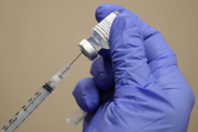 Εξαδάκτυλος: Δεν αποκλείεται να εμβολιάζομαστε για κορωνοϊό κάθε χρόνο
