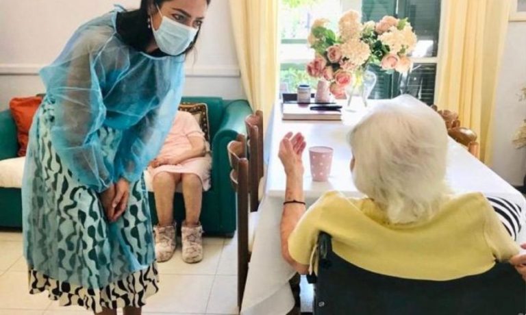 Εμβολιασμοί Covid: 117 χρονών η γηραιότερη γυναίκα που εμβολιάστηκε στην Ελλάδα