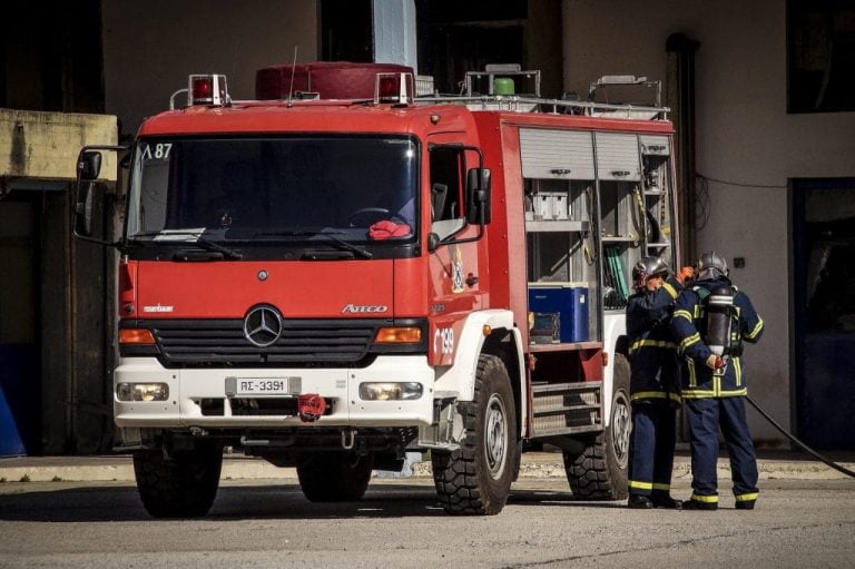 Υπό πλήρη έλεγχο τέθηκε η φωτιά που εκδηλώθηκε κοντά στον σταθμό των ΚΤΕΛ «Μακεδονία»