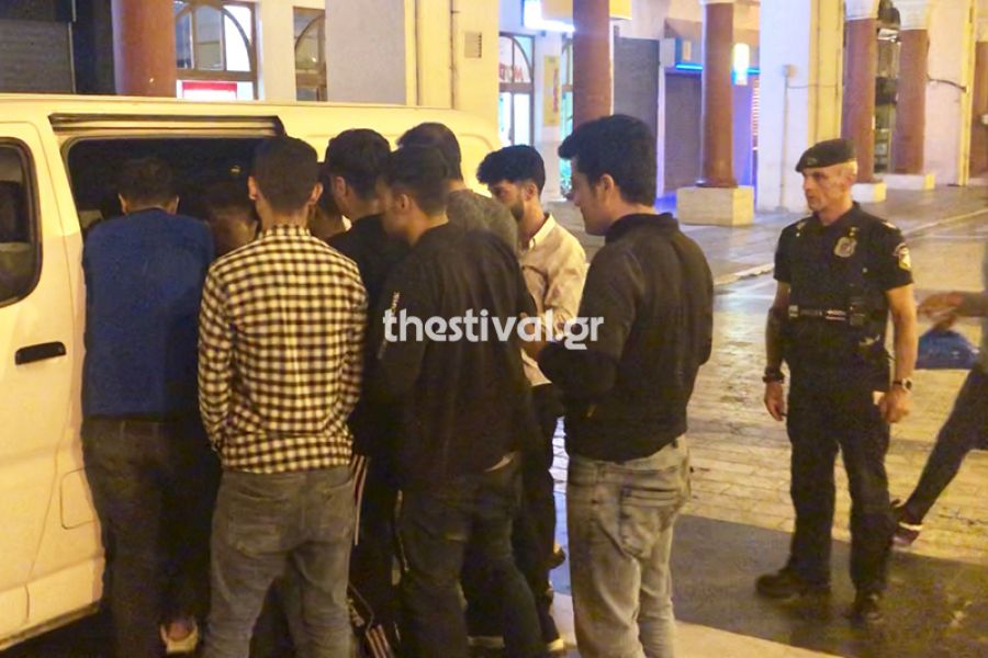 Θεσσαλονίκη: Πρόσφυγες συγκεντρώθηκαν μπροστά στο Α.Τ. Λευκού Πύργου ζητώντας να συλληφθούν- Βίντεο