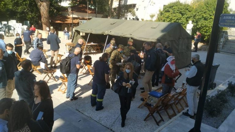 Σεισμός: Ο Στρατός στο πλευρό των πληγέντων στην Σάμο (φωτο)