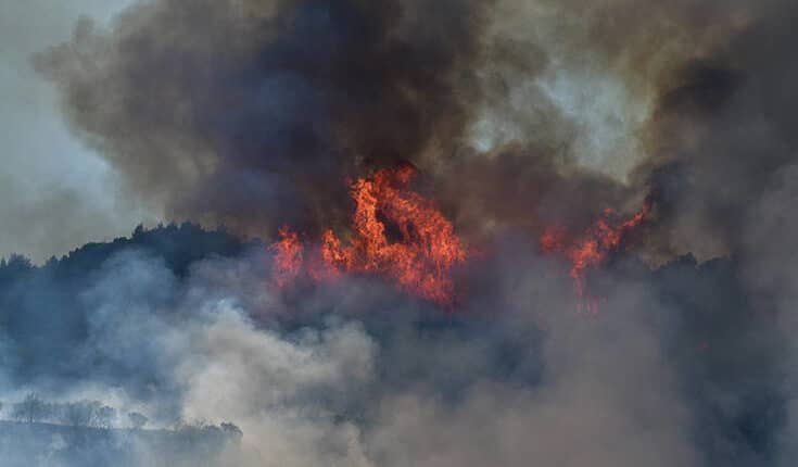 Φωτιά στη Μάνη: Εκκένωση πέντε οικισμών – Τα δύο πύρινα μέτωπα ενώθηκαν σε ένα