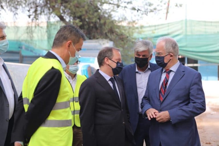 Επίσκεψη Καραμανλή και Τασούλα στην υπό κατασκευή πτέρυγα ΜΕΘ του νοσοκομείου «Σωτηρία»