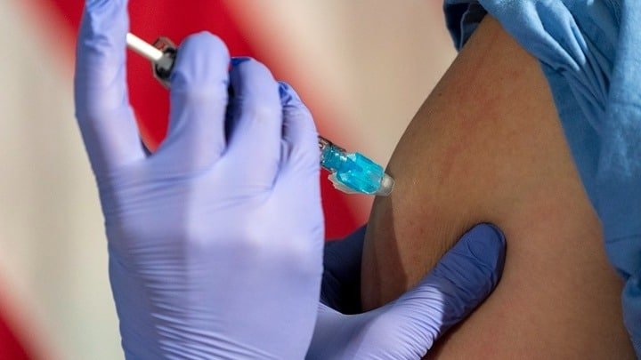 «Κούρσα ενάντια στον χρόνο» ο εμβολιασμός των Αμερικανών κατά της Covid-19
