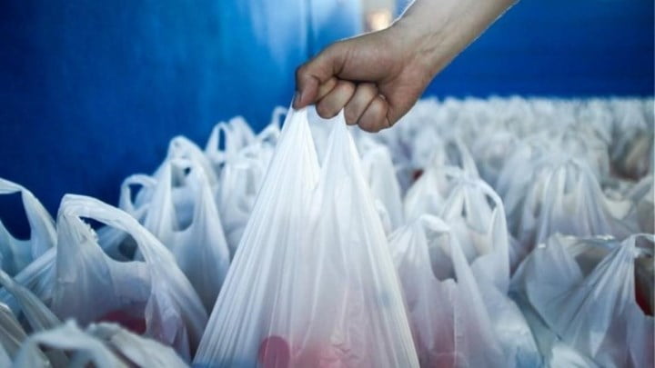 «Χάθηκαν» τα χρήματα από τις πλαστικές σακούλες λόγω… γραφειοκρατίας
