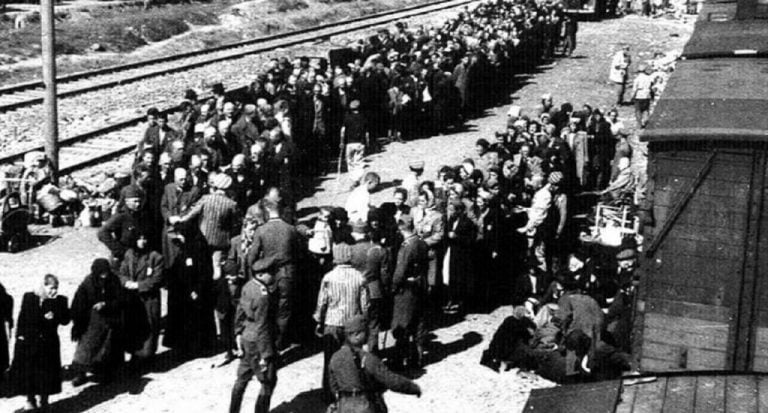 “Ποτέ ξανά”- 76 χρόνια από την αναχώρηση του πρώτου συρμού με Εβραίους της Θεσσαλονίκης για το Άουσβιτς