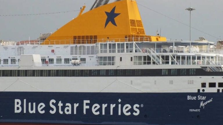 Τι λέει η πλοιοκτήτρια εταιρεία για το ύποπτο κρούσμα κορονοϊού στο «Blue Star Mύκονος»