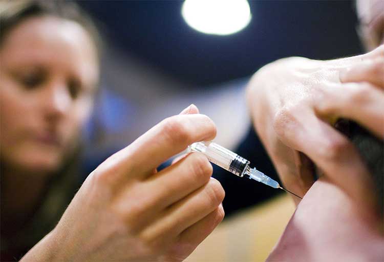 Υπουργείο Υγείας: Προστατευθείτε από τη γρίπη με εμβολιασμό