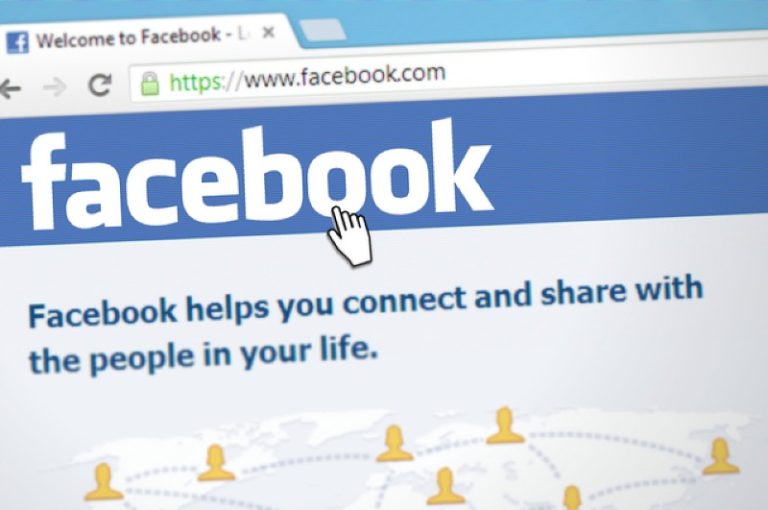 Φήμες ότι το Facebook σχεδιάζει να αλλάξει το όνομά του