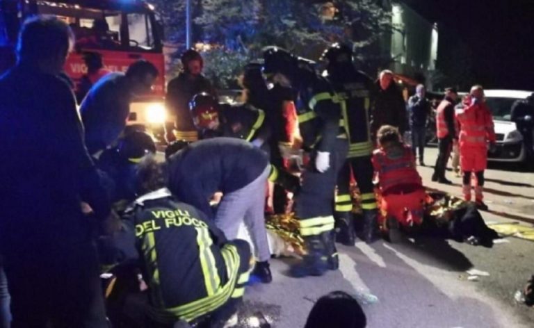 Ιταλία: Έξι νεκροί και δεκάδες τραυματίες σε πανικό που προκλήθηκε στη διάρκεια συναυλίας