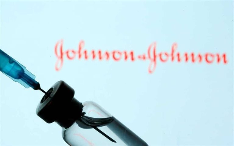 FDA: Δεν έχει διαπιστωθεί αιτιώδης συνάφεια μεταξύ θρομβώσεων και του εμβολίου της Johnson & Johnson