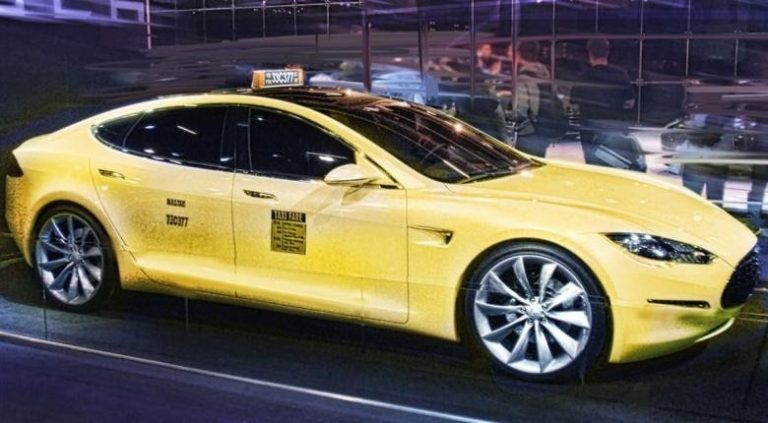 Στόλο από ρομπο-ταξί χωρίς οδηγό θα κυκλοφορήσει η Tesla το 2020, υπόσχεται ο Μασκ