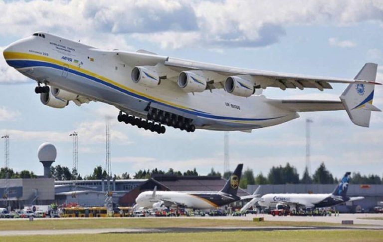 Στο «Ελ. Βενιζέλος» προσγειώθηκε το μεγαλύτερο αεροπλάνο του κόσμου (φωτο)