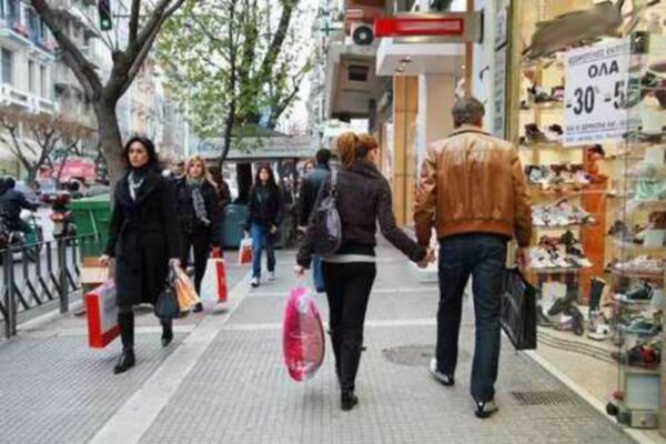 Επιχειρηματίες κλείνουν τα καταστήματά τους και μετακομίζουν σε άλλες περιοχές με φθηνότερο ενοίκιο