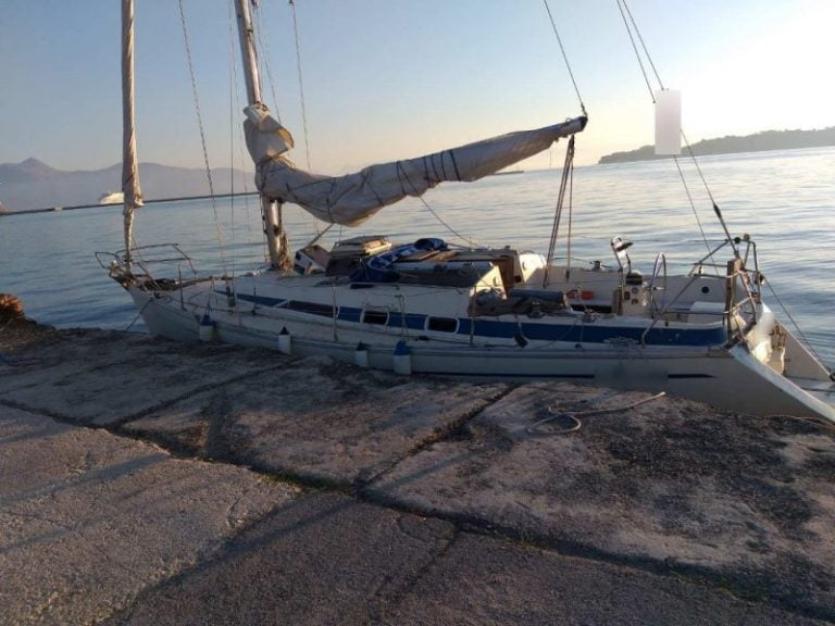 Εξαρθρώθηκε σπείρα που διευκόλυνε με σκάφη την παράνομη έξοδο μεταναστών από την Ελλάδα