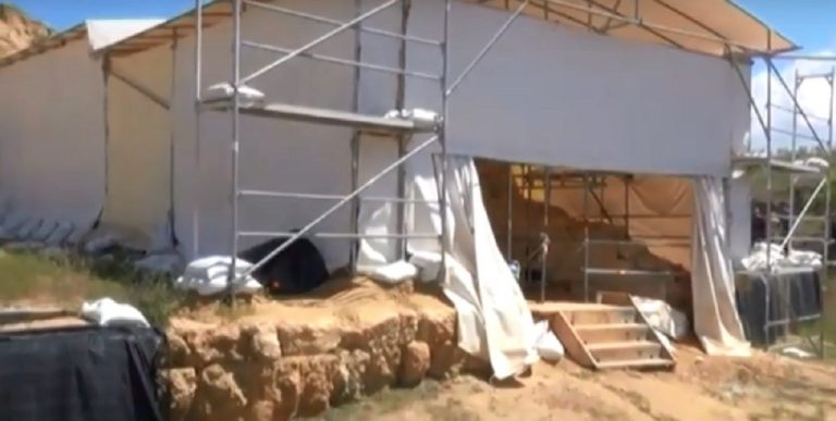 Μήνυση για “σκόπιμη και συστηματική αποσιώπηση των αρχαιολογικών ευρημάτων της Αμφίπολης”