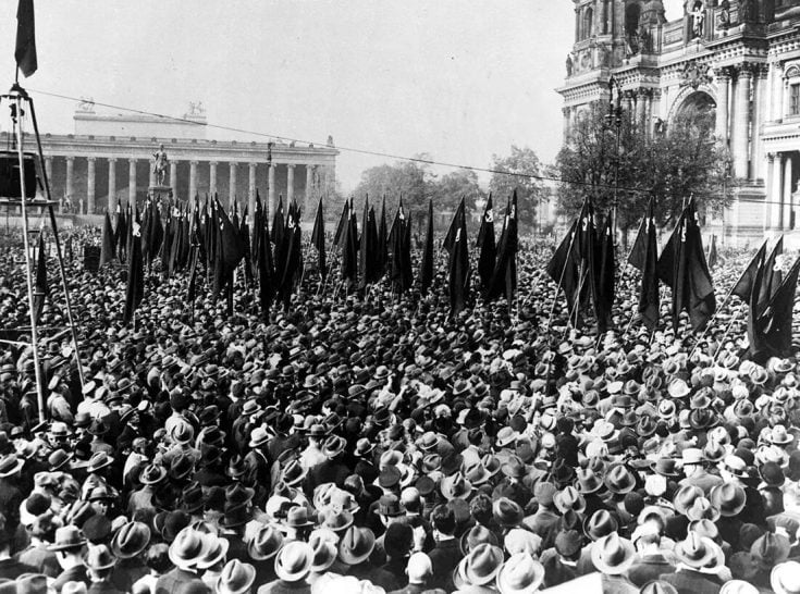 Η πραγματική ιστορία του Antifa κινήματος, από τις μάχες κατά των οπαδών του Χίτλερ μέχρι σήμερα