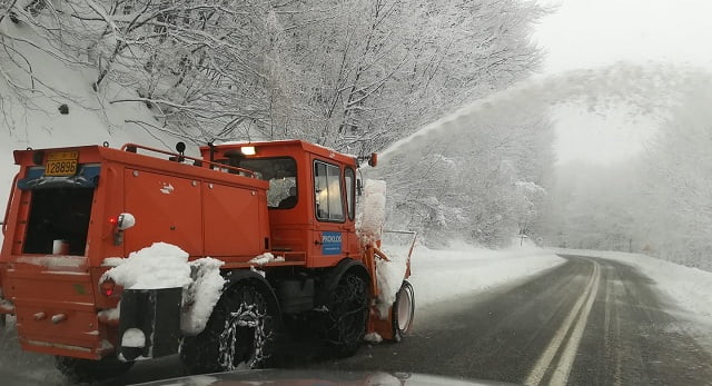 Σέρρες: Άμεση η επέμβαση αποχιονιστικών μηχανημάτων στο οδικό δίκτυο λόγω των χιονοπτώσεων