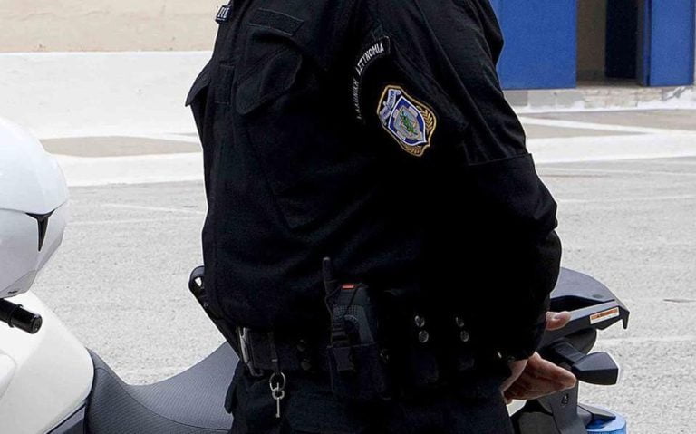 Aστυνομικός στην Βόρεια Ελλάδα συμμετείχε σε κύκλωμα διακίνησης μεταναστών