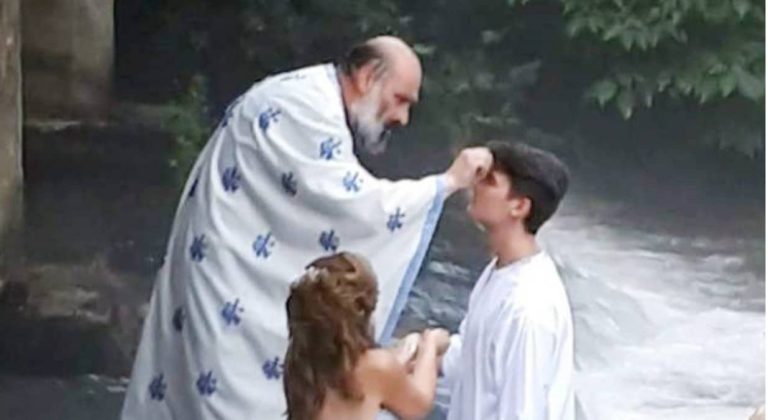 Το όνομα αυτού Δανιήλ Δημήτριος : 26χρονος Γερμανός Καθολικός βαπτίστηκε Ορθόδοξος στον Αγγίτη ποταμό