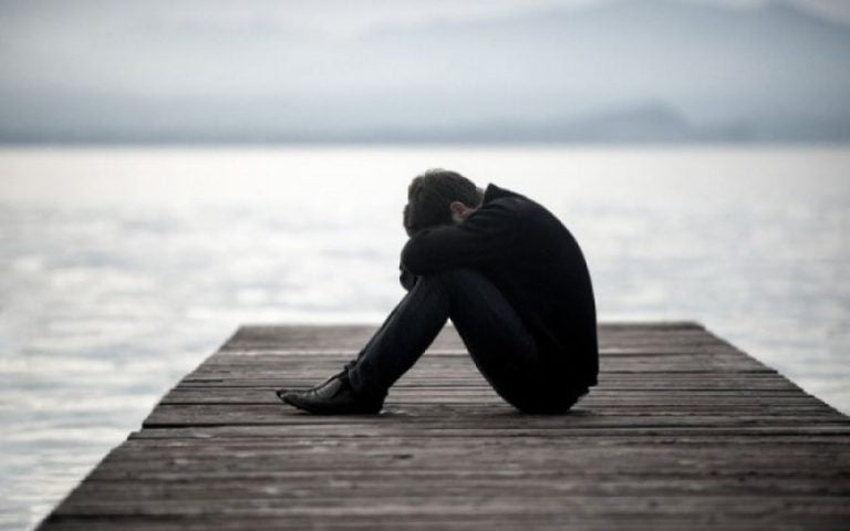 Στοιχεία-σοκ για τους εφήβους στην Ελλάδα: “Σαρώνουν” κατάθλιψη, άγχος και απόπειρες αυτοκτονίας
