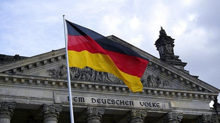 Γερμανία: Αυτοκίνητο έπεσε πάνω στο κτήριο της Καγκελαρίας στο Βερολίνο