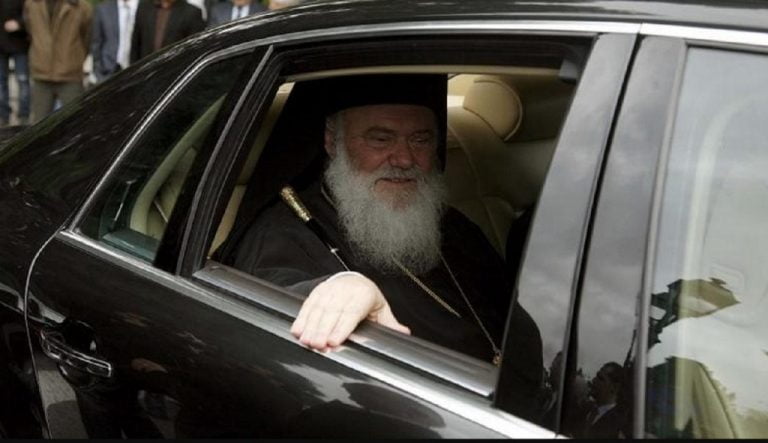 Διαψεύδει η Αρχιεπισκοπή τα περί επίθεσης στο αυτοκίνητο του Ιερώνυμου