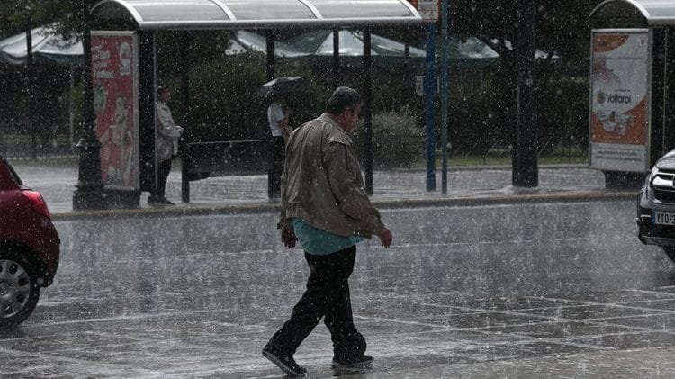 Καιρός – Καιρός στην Αθήνα: Καταιγίδα με κίνηση στους δρόμους – Πού βρέχει στη χώρα
