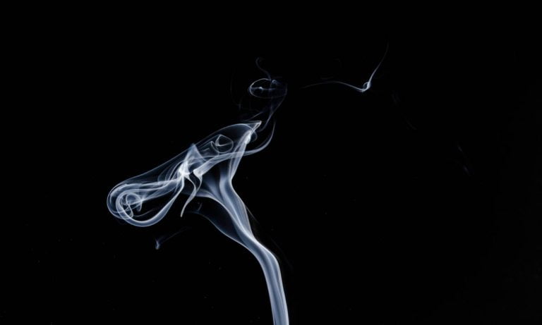 Στον «αέρα» οι λέσχες καπνιστών – Φρένο από την Εθνική Αρχή Διαφάνειας