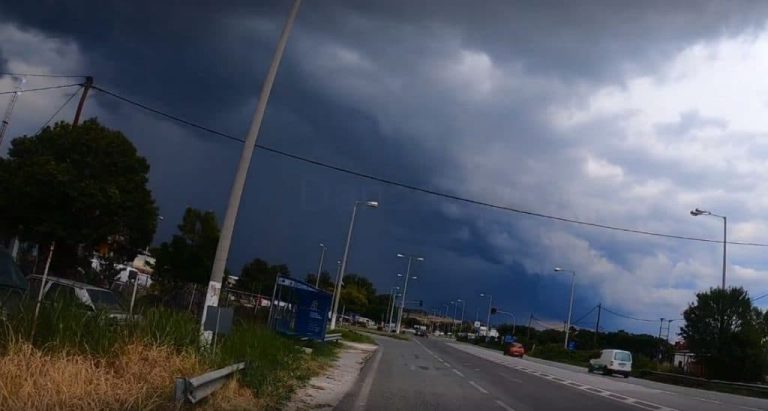 Δείτε βίντεο: Η ώρα της μεγάλης καταιγίδας από την δυτική είσοδο της πόλης των Σερρών