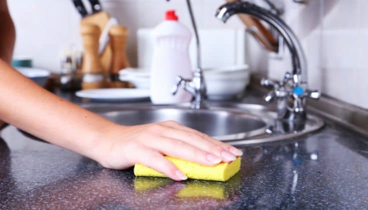 Φτιάξτε μόνοι σας το ευκολότερο καθαριστικό όλων των εποχών για την κουζίνα σας