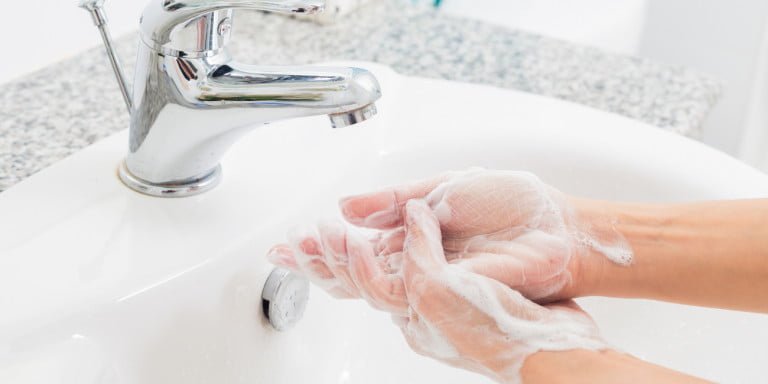 Κορωνοϊός: Σωστό πλύσιμο χεριών σε 20 δευτερόλεπτα -Πώς να κλείσετε τη βρύση (video)