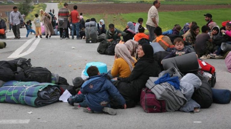 Αστυνομικοί εντόπισαν 48 μετανάστες χωρίς έγγραφα στην Εγνατία Οδό – 15 ήταν ανήλικοι