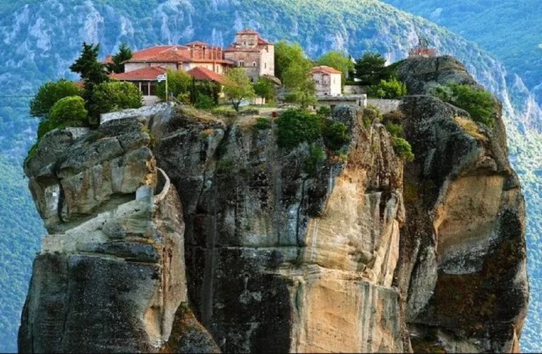 Τα θρησκευτικά μνημεία προσελκύουν Έλληνες και ξένους τουρίστες (φωτο)