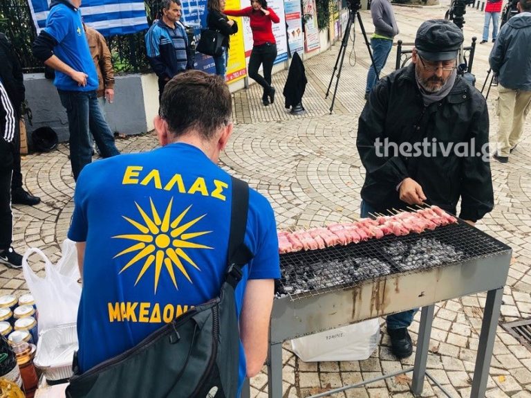 «Μπούμερανγκ» το μπάρμπεκιου των Ενωμένων Μακεδόνων -Πώς άθελά τους δώρισαν 5.500 ευρώ στους πρόσφυγες!