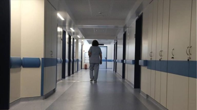 Αρνήτρια κόρη ασθενούς χτύπησε νοσηλεύτρια στο νοσοκομείο Γιαννιτσών