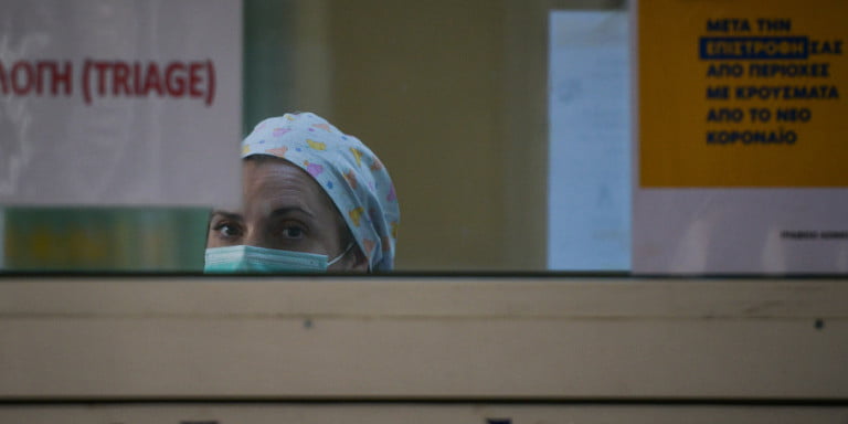 Κορονοϊός: Αεροδιακομιδή 36χρονης από τη Λέσβο με θρόμβωση μετά από τον εμβολιασμό της με AstraZeneca