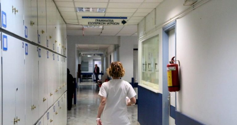 ΠΟΕΔΗΝ: Ασθενής μαχαίρωσε νοσηλεύτρια- Της έστησε καρτέρι στο ασανσέρ