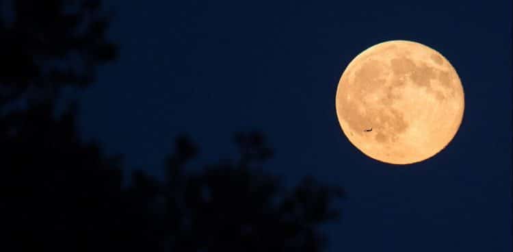 Blue Moon: Το Σάββατο η δεύτερη πανσέληνος Οκτωβρίου – Θα συμβεί ξανά το 2023
