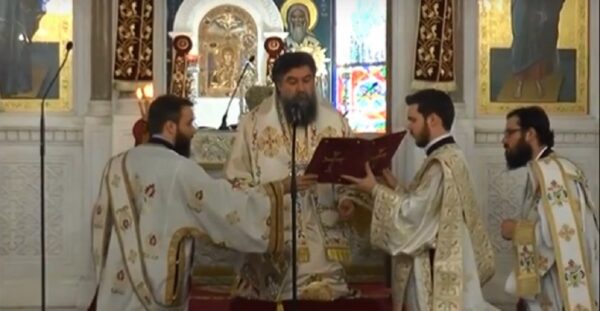Γιορτή της Πεντηκοστή- Τι ζητάμε με τις τρεις ευχές της γονυκλισίας