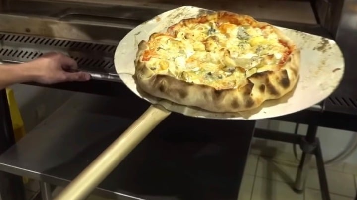 Γάλλος σεφ κατέρριψε ρεκόρ Γκίνες με πίτσα 254 τυριών