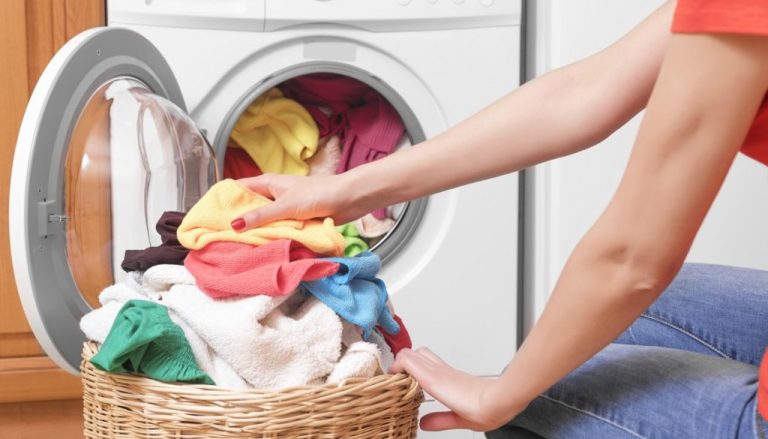 “Tι μπορώ να κάνω για να μην μένουν καθόλου μικρόβια στα ρούχα μου μετά το πλύσιμο στο πλυντήριο;”