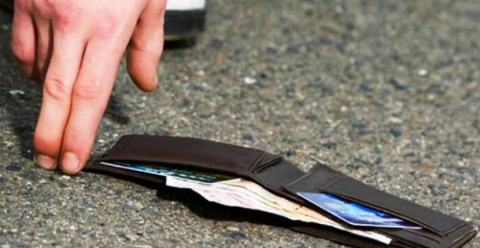 Μάθημα τιμιότητας από Σερραίο μαθητή  :  Βρήκε και παρέδωσε πορτοφόλι με χρήματα