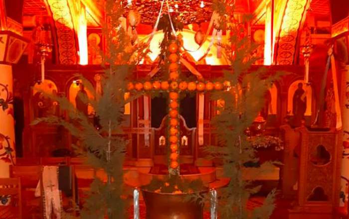 Σιντική: Το έθιμο “πορτοκάλι και κυπαρίσσι” -Άγια Θεοφάνια στον Ιερό Ναό Αγίας Παρασκευής (ΦΩΤΟ)