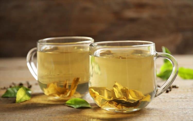 Πέντε πράγματα που μπορείς να κάνεις με το πράσινο τσάι για να έχεις λαμπερή επιδερμίδα