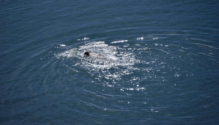 Φρίκη στην Ξάνθη :Παραθεριστές βρήκαν πτώμα άντρα να επιπλέει στη θάλασσα