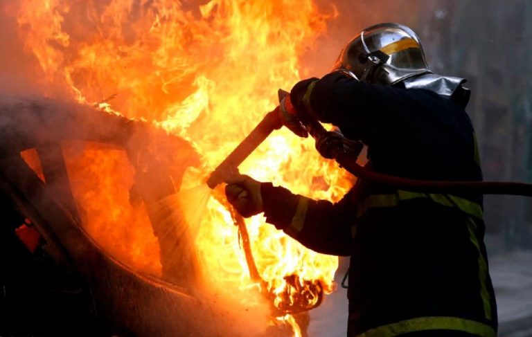 Σέρρες : Πυρκαγιά σε αυτοκίνητο στην εθνική Σερρών Θεσσαλονίκης